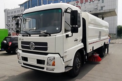 东风天锦扫路车 城市清洁的新主力