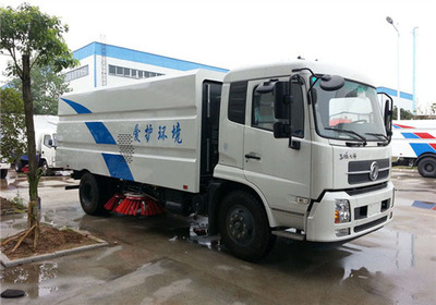 东风天锦扫路车 城市清洁的高效守护者